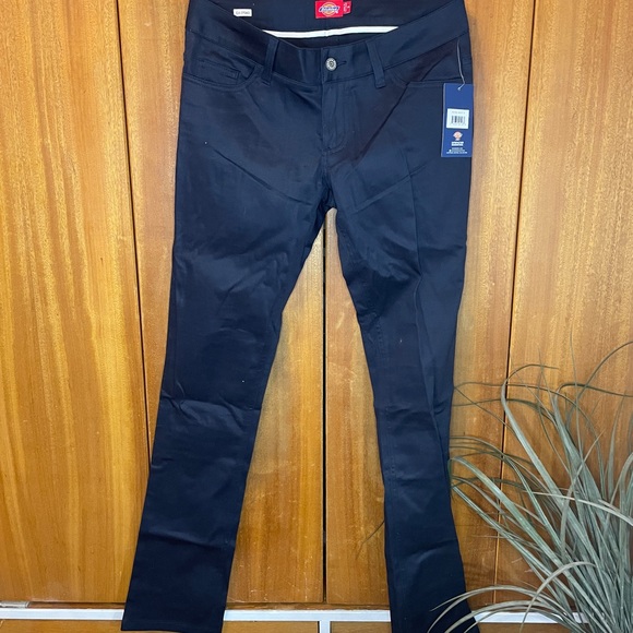 NWT Dickie’s women’s slim fit bootcut - Size 9 but fits way more like a 7! - Picture 4 of 5